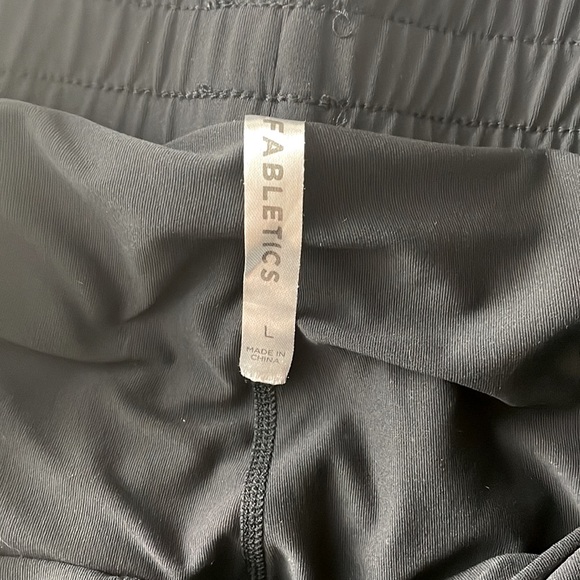 FABLETICS BLACK RUNNING SHORTS - Picture 5 of 5